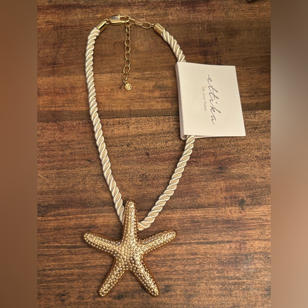 NWT ETTIKA Starfish Statement Pendant Necklace, 18k Gold Plated - Picture 3 of 7
